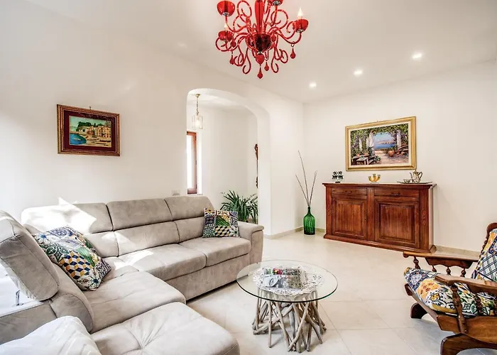 Mediterranean House بيت للعطل *